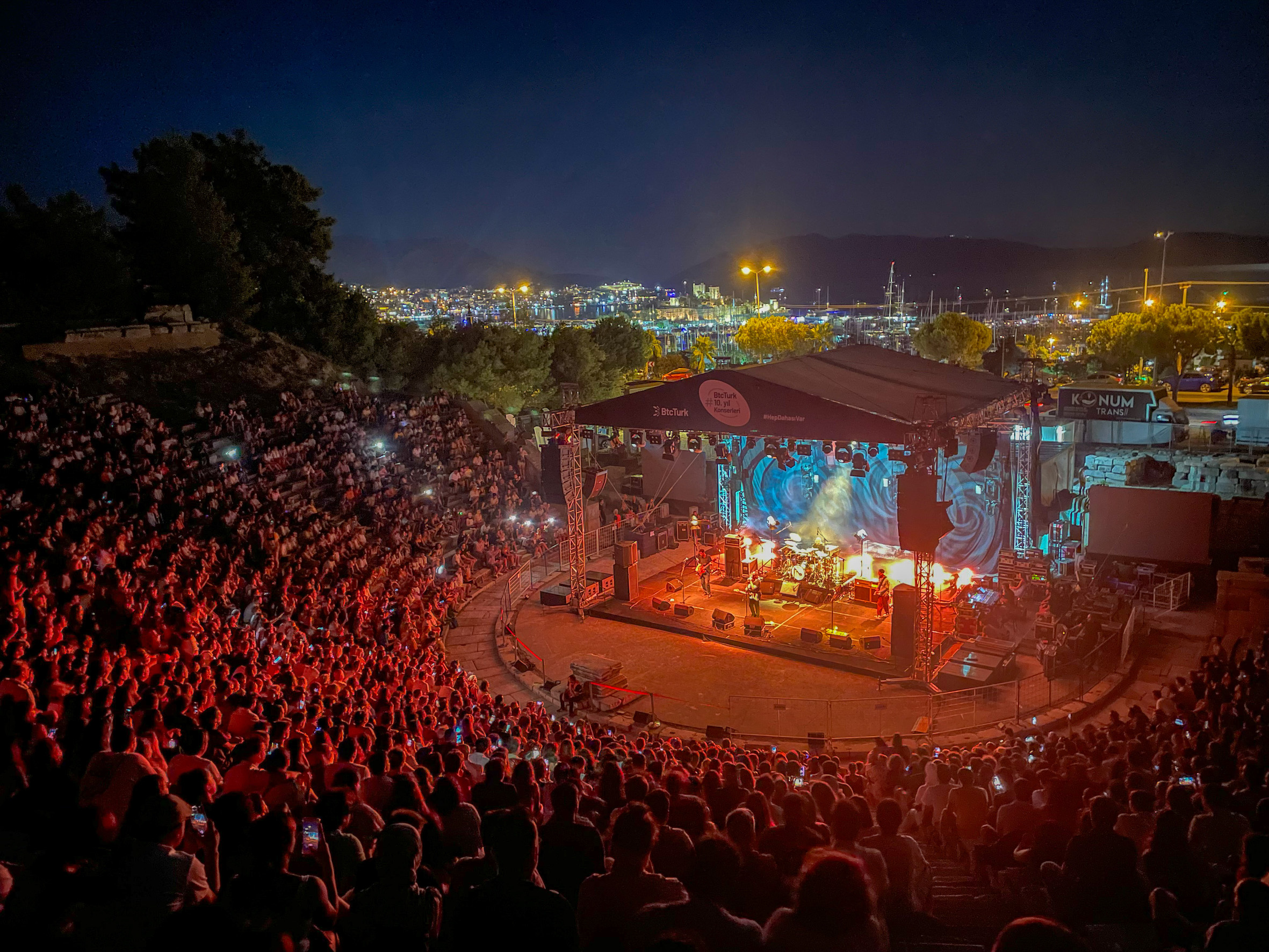 BODRUM ANTİK TİYATRO ”DUMAN” OLDU.
