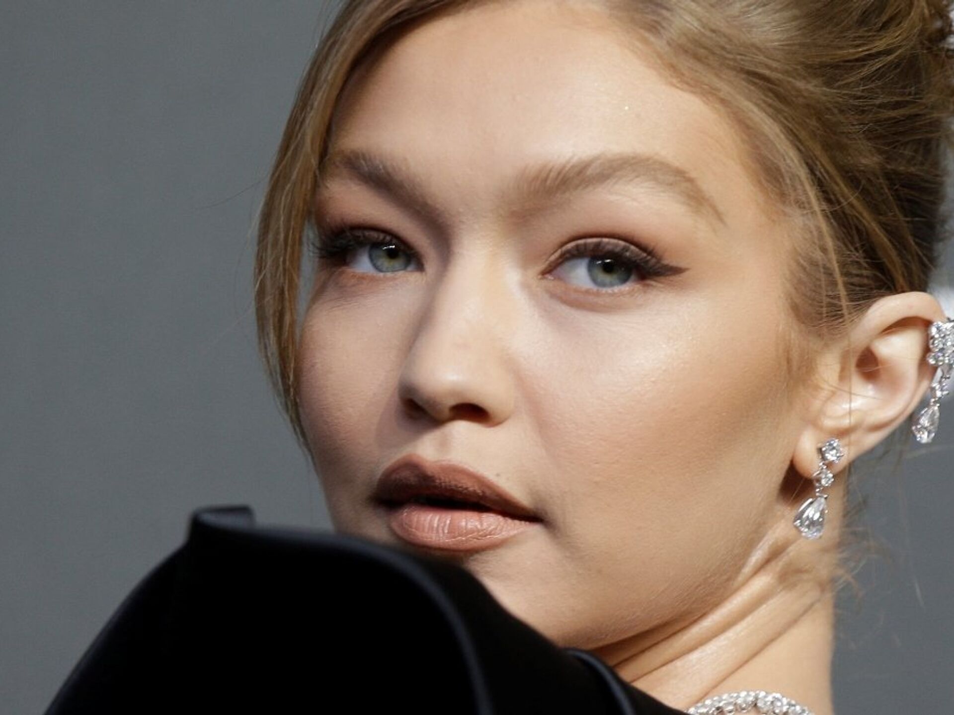 Filistin’e destek veren ünlü model Gigi Hadid’in tutumunu İsrail hükümeti eleştirdi.