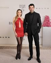 Ünlü oyuncu Kenan İmirzalıoğlu, Bazaar Woty Yılın Erkeği seçildi.