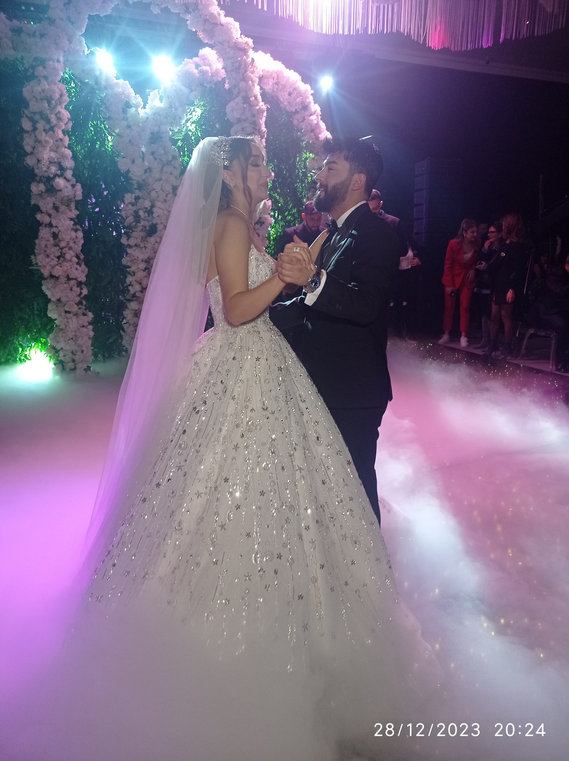 KURTULUŞ KUŞ, 10 YILLIK BİLİNMEYEN SEVGİLİSİYLE EVLENDİ