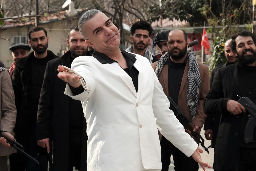 Berdan Mardini, yapımcı ve yönetmenliğini Bilal Kalyoncu’nun üstlendiği ‘Hep Yek Aşiret’ filmiyle izleyici karşısına çıkacak